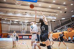 Basketball, Win2Day Basketball Damen Superliga 2022/23, Grunddurchgang 13.Runde, Vienna Timberwolves, Basket Flames, Lilian Schwarzenecker (12), Violeta Grigorova (15)