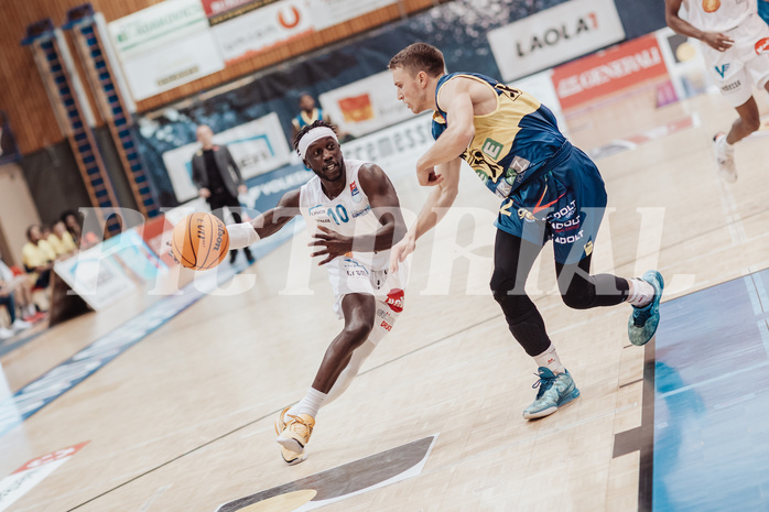 Basketball, Basketball Austria Cup 2023/24, Viertelfinale, Oberwart Gunners, UBSC Graz, Munis Tutu (10), Lukas Simoner (12)