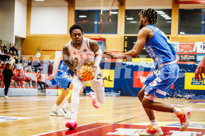 Basketball, Basketball Austria Cup 2023/24, Viertelfinale, Traiskirchen Lions, SKN St. Pölten, Davon Clare (5)