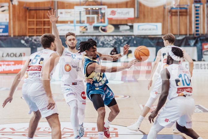 Basketball, Basketball Austria Cup 2023/24, Viertelfinale, Oberwart Gunners, UBSC Graz, Jonathan Knessl (12), Zachery Deshon Cooks (3)