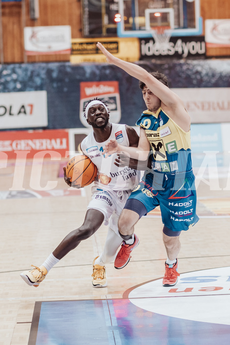 Basketball, Basketball Austria Cup 2023/24, Viertelfinale, Oberwart Gunners, UBSC Graz, Munis Tutu (10), Elias Podany (10)