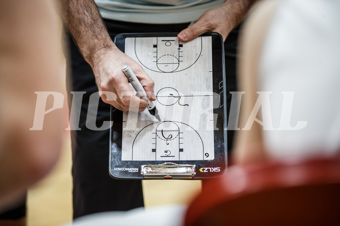 Basketball, Basketball Zweite Liga, Grunddurchgang 19.Runde, Basket Flames, BBC Nord Dragonz, Franz Zderadicka (Coach)