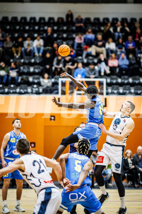 Basketball, Win2Day Superliga 2023/24, Grunddurchgang 13.Runde, Vienna Timberwolves, SKN St. Pölten, Ajiroghene Ogemuno-Johnson (10), Ziga Fifolt (13)