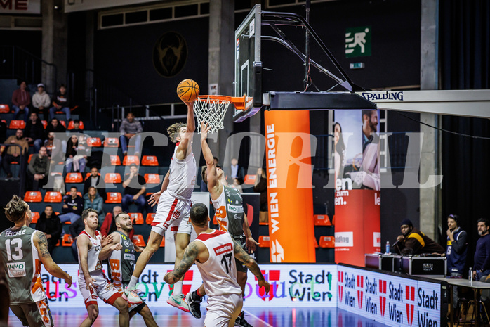 Basketball, Win2Day Superliga 2023/24, Grunddurchgang 18.Runde, BC Vienna, Klosterneuburg Dukes, Darko Bajo (13), Valentin Bauer (14)