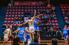 Basketball, Win2Day Superliga 2022/23, 8. Platzierungsrunde, BC Vienna, Oberwart Gunners, Jozo Rados (3), Rob Howard (5)