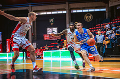 Basketball, Win2Day Superliga 2022/23, 8. Platzierungsrunde, BC Vienna, Oberwart Gunners, Jahenns Manigat (21), Sebastian Käferle (7)