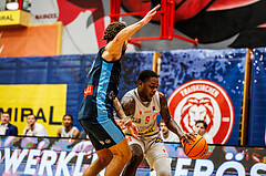 Basketball, win2day Basketball Superliga 2023/24, Grunddurchgang 20.Runde, Traiskirchen Lions, Vienna DC Timberwolves, Davon Clare (5)