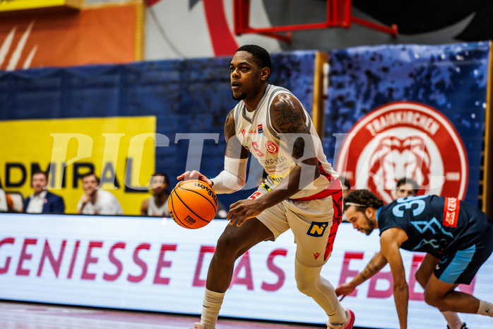 Basketball, win2day Basketball Superliga 2023/24, Grunddurchgang 20.Runde, Traiskirchen Lions, Vienna DC Timberwolves, Davon Clare (5)