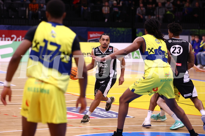 04.02.2024, Graz, Raiffeisen Sportpark Graz, Basketball Superliga 2023/24, Grunddurchgang, Runde 20, UBSC Raiffeisen Graz - OCS Capital Bulls 
