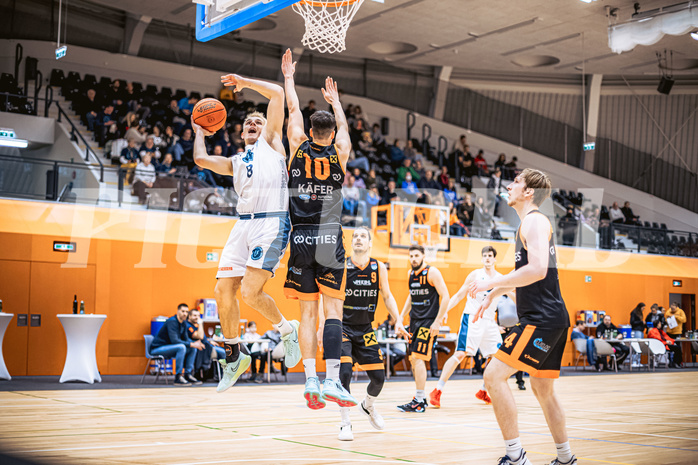 Basketball, Win2Day Superliga 2022/23, Grunddurchgang 11.Runde, Vienna Timberwolves, CITIES Panthers Fürstenfeld, Elias Wlasak (8), Fabian Richter (10)