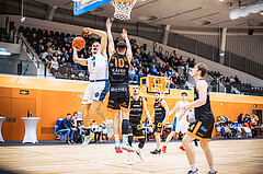 Basketball, Win2Day Superliga 2022/23, Grunddurchgang 11.Runde, Vienna Timberwolves, CITIES Panthers Fürstenfeld, Elias Wlasak (8), Fabian Richter (10)