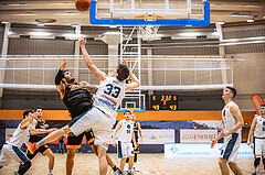 Basketball, Win2Day Superliga 2022/23, Grunddurchgang 11.Runde, Vienna Timberwolves, CITIES Panthers Fürstenfeld, Jaylen Butz (12), Chris Vogt (33)