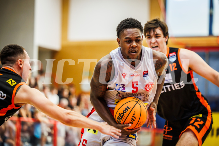 Basketball, win2day Basketball Superliga 2023/24, Grunddurchgang 1.Runde, Traiskirchen Lions, Fürstenfeld Panthers, Davon Clare (5)