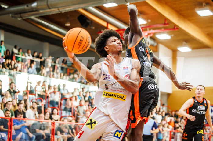 Basketball, win2day Basketball Superliga 2023/24, Grunddurchgang 1.Runde, Traiskirchen Lions, Fürstenfeld Panthers, Demarcus Demonia (4)