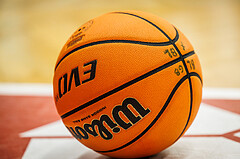 Basketball, win2day Basketball Superliga 2023/24, Grunddurchgang 1.Runde, Traiskirchen Lions, Fürstenfeld Panthers, #featured #spielball #wilson