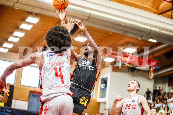 Basketball, win2day Basketball Superliga 2023/24, Grunddurchgang 1.Runde, Traiskirchen Lions, Fürstenfeld Panthers, Dylan Causwell (8)