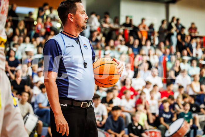 Basketball, win2day Basketball Superliga 2023/24, Grunddurchgang 1.Runde, Traiskirchen Lions, Fürstenfeld Panthers, #featured #spielball #wilson #referee