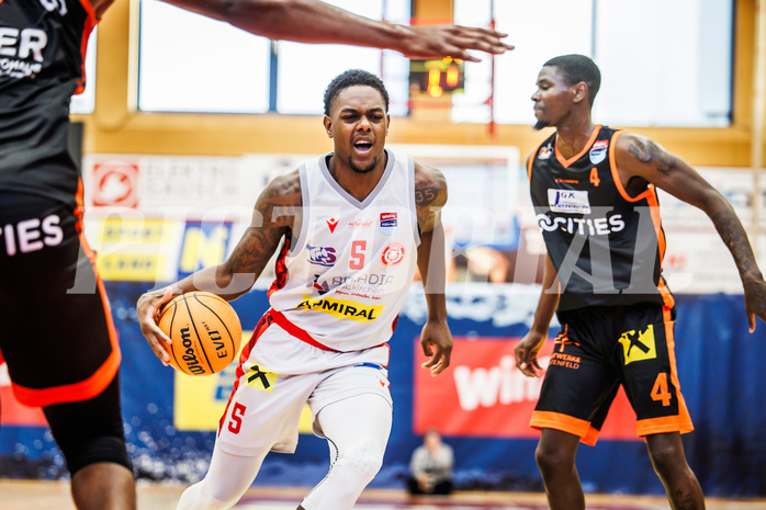 Basketball, win2day Basketball Superliga 2023/24, Grunddurchgang 1.Runde, Traiskirchen Lions, Fürstenfeld Panthers, Davon Clare (5)