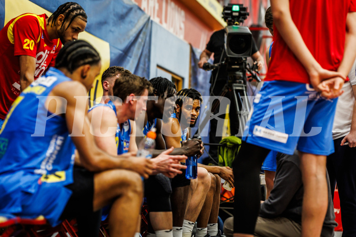 Basketball, win2day Basketball Superliga 2023/24, Viertelfinale Spiel 3, Traiskirchen Lions, SKN St.Pölten, #timeout