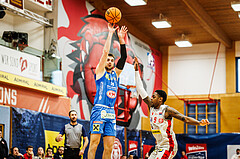 Basketball, win2day Basketball Superliga 2023/24, Viertelfinale Spiel 3, Traiskirchen Lions, SKN St.Pölten, Matej Kavas (40)
