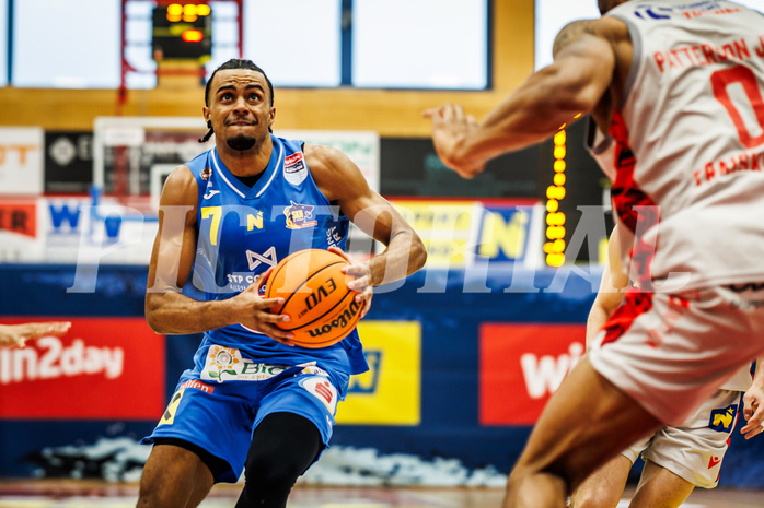 Basketball, win2day Basketball Superliga 2023/24, Viertelfinale Spiel 3, Traiskirchen Lions, SKN St.Pölten, Steven Kaltenbrunner (7)