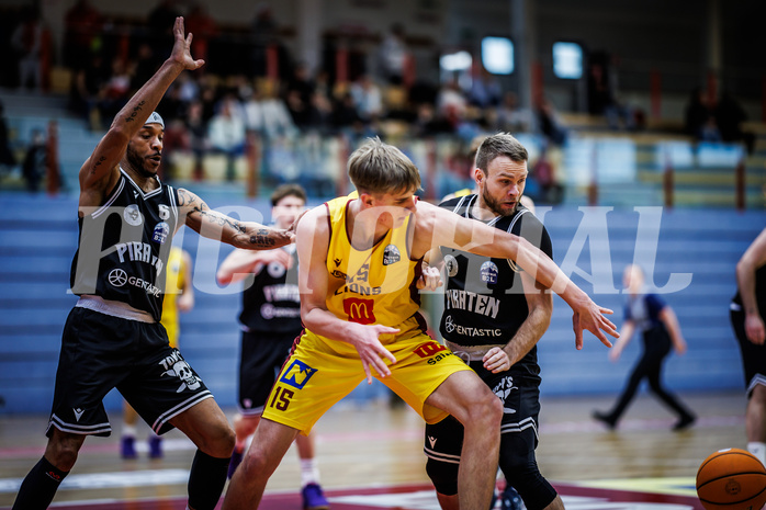 Basketball, Basketball Zweite Liga 2024/25, Grunddurchgang 19.Runde, Traiskirchen Lions NexGen, Wörthersee Piraten, Shawn L. Ray (6), Erik Dietz (15)