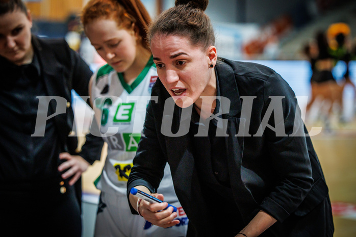 Basketball, Basketball Austria Cup 2022/23, Damen Finale, UBI Graz, BK Raiffeisen Duchess, Edvina Tankic (Headcoach)