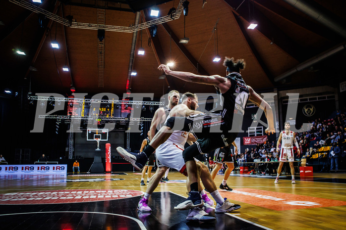 Basketball, Win2Day Superliga 2023/24, Grunddurchgang 4.Runde, BC Vienna, Flyers Wels, Jozo Rados (3), Christopher Ferguson (20)