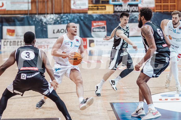 Basketball, Basketball Superliga 2023/24, Grundduchgang Runde 4., Oberwart Gunners, Kapfenberg Bulls, Sebastian Kaeferle (7), Tobias Schrittwieser (14), Johnny McCants (23)