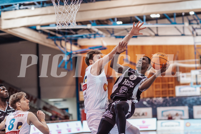 Basketball, Basketball Superliga 2023/24, Grundduchgang Runde 4., Oberwart Gunners, Kapfenberg Bulls, Daniel Koeppel (14), Rudi Williams (3)