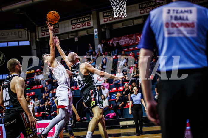Basketball, Win2Day Superliga 2023/24, Grunddurchgang 4.Runde, BC Vienna, Flyers Wels, Bogic Vujosevic (5), Christian Von Fintel (27)