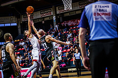 Basketball, Win2Day Superliga 2023/24, Grunddurchgang 4.Runde, BC Vienna, Flyers Wels, Bogic Vujosevic (5), Christian Von Fintel (27)