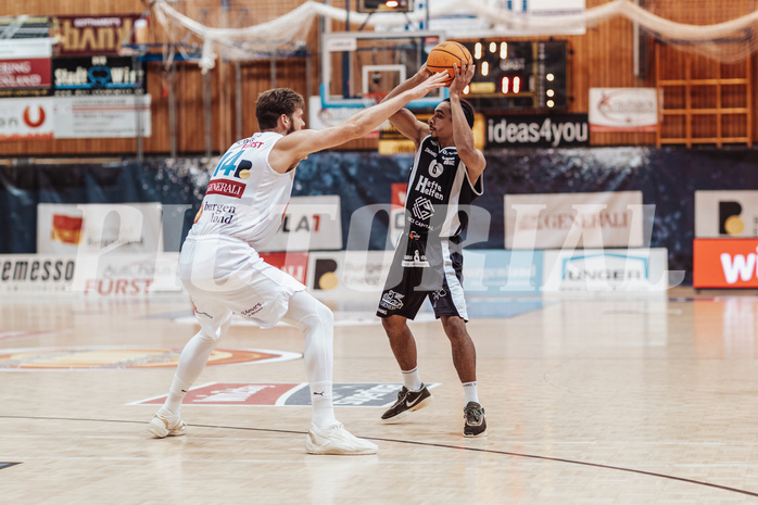 Basketball, Basketball Superliga 2023/24, Grundduchgang Runde 4., Oberwart Gunners, Kapfenberg Bulls, Daniel Koeppel (14), Ali Sow (6)