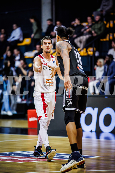 Basketball, Win2Day Superliga 2023/24, Grunddurchgang 4.Runde, BC Vienna, Flyers Wels, Bogic Vujosevic (5), Christopher Ferguson (20)