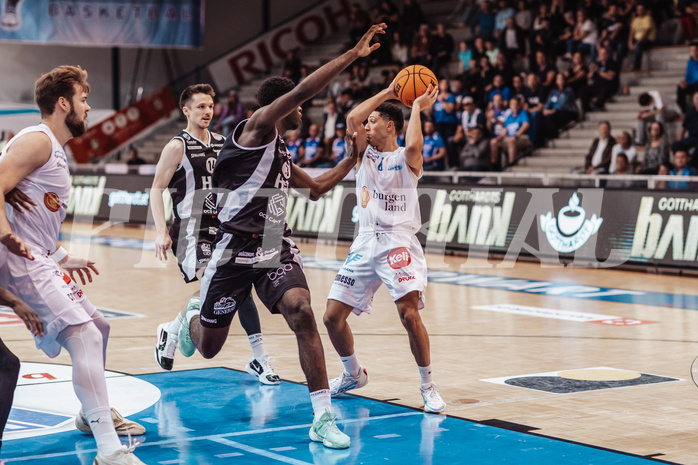 Basketball, Basketball Superliga 2023/24, Grundduchgang Runde 4., Oberwart Gunners, Kapfenberg Bulls, Daniel Koeppel (14), Simon Okoro (13), Magdy Aboud-Ahmed(6)