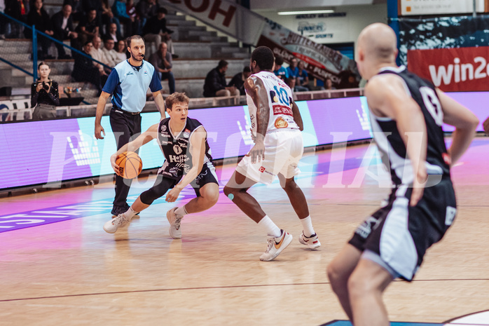 Basketball, Basketball Superliga 2023/24, Grundduchgang Runde 4., Oberwart Gunners, Kapfenberg Bulls, Miro Zapf (7), Trevion Lamar (10)