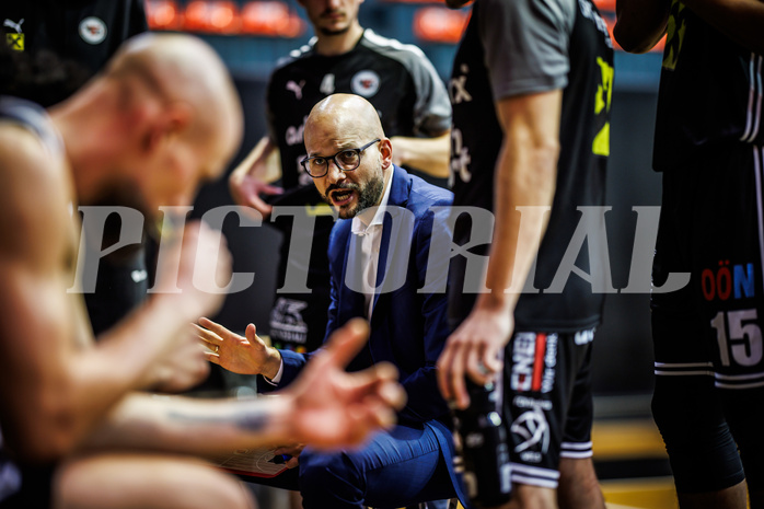 Basketball, Win2Day Superliga 2023/24, Grunddurchgang 4.Runde, BC Vienna, Flyers Wels, Sebastian Waser (Head Coach)