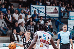 Basketball, Basketball Superliga 2023/24, Grundduchgang Runde 4., Oberwart Gunners, Kapfenberg Bulls, Noah Baumann (4), Shaquille Rombley (5)