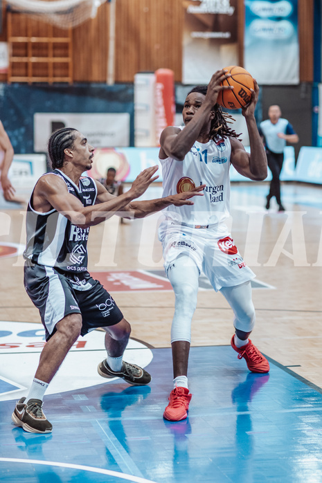 Basketball, Basketball Superliga 2023/24, Grundduchgang Runde 4., Oberwart Gunners, Kapfenberg Bulls, Ali Sow (6), James Graham (11)