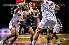 Basketball, Win2Day Superliga 2023/24, Grunddurchgang 4.Runde, BC Vienna, Flyers Wels, Darko Bajo (13), Dejan Kovacevic (17)