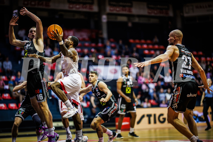 Basketball, Win2Day Superliga 2023/24, Grunddurchgang 4.Runde, BC Vienna, Flyers Wels, Renato Poljak (16), Demarkus Stuckey Jr. (42)