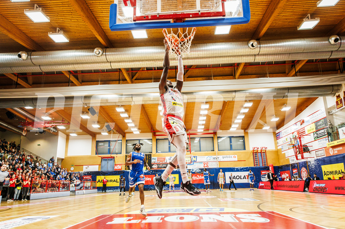 Basketball, win2day Basketball Superliga 2023/24, Grunddurchgang 6.Runde, Traiskirchen Lions, Oberwart Gunners, Davon Clare (5)