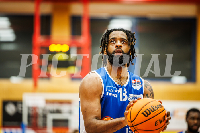 Basketball, win2day Basketball Superliga 2023/24, Grunddurchgang 6.Runde, Traiskirchen Lions, Oberwart Gunners, #Kris Monroe (13)