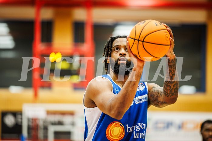 Basketball, win2day Basketball Superliga 2023/24, Grunddurchgang 6.Runde, Traiskirchen Lions, Oberwart Gunners, Kris Monroe (13)