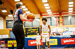 Basketball, win2day Basketball Superliga 2023/24, Grunddurchgang 6.Runde, Traiskirchen Lions, Oberwart Gunners, Demarcus Demonia (4) #referee