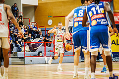 Basketball, win2day Basketball Superliga 2023/24, Grunddurchgang 6.Runde, Traiskirchen Lions, Oberwart Gunners, Edgars Lasenbergs (25)