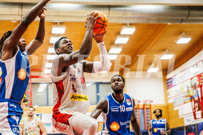 Basketball, win2day Basketball Superliga 2023/24, Grunddurchgang 6.Runde, Traiskirchen Lions, Oberwart Gunners, Davon Clare (5)