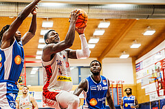 Basketball, win2day Basketball Superliga 2023/24, Grunddurchgang 6.Runde, Traiskirchen Lions, Oberwart Gunners, Davon Clare (5)