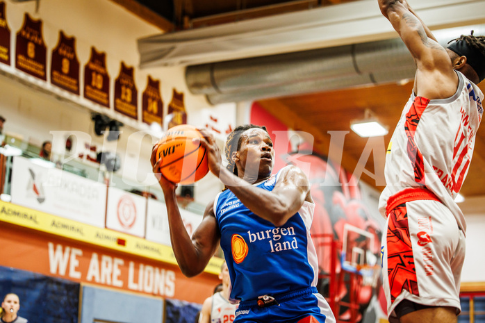 Basketball, win2day Basketball Superliga 2023/24, Grunddurchgang 6.Runde, Traiskirchen Lions, Oberwart Gunners, James Graham (11)