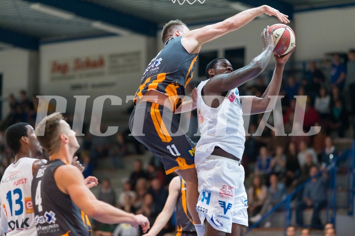 Basketball, ABL 2016/17, Grunddurchgang 2.Runde, Oberwart Gunners, Klosterneuburg Dukes, Cedric Kuakumensah (5), Jozo Rados (11)